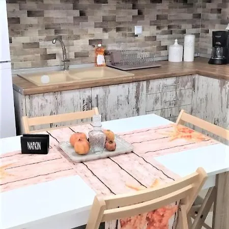 Alana Cozy Place يميناريا