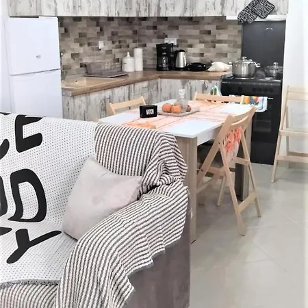 Alana Cozy Place לימנריה
